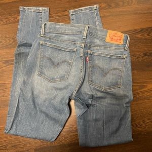 Levi’s 710 Supper Skinny